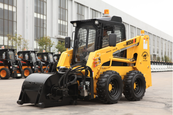 Skid steer vs Compact track loader: Which is the best for you?